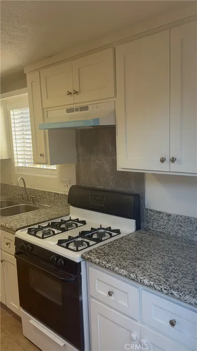 218 E 25th