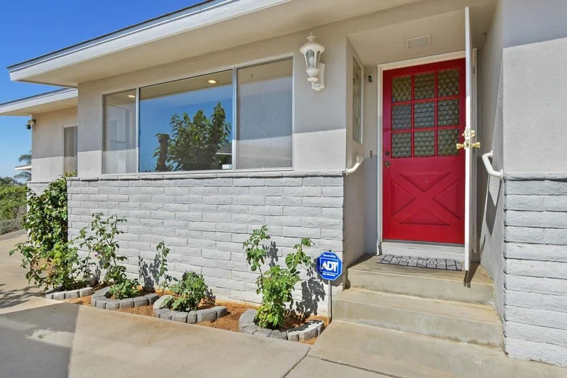 230 Mountain View Rd, El Cajon, CA 92021