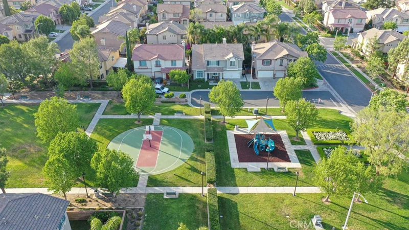 4696 Parkscape photo 2