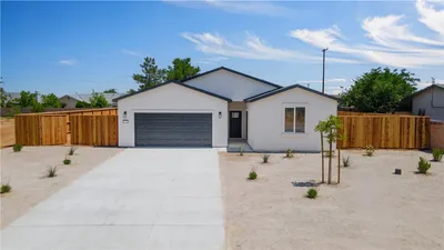 8837 Holly photo 2