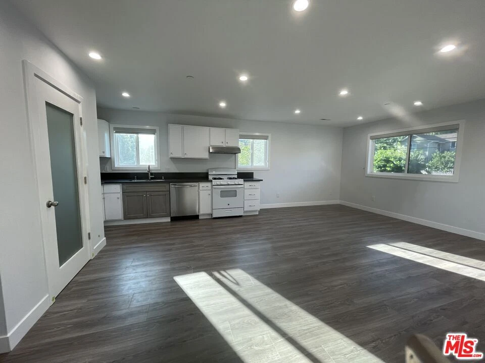 Interior 4
