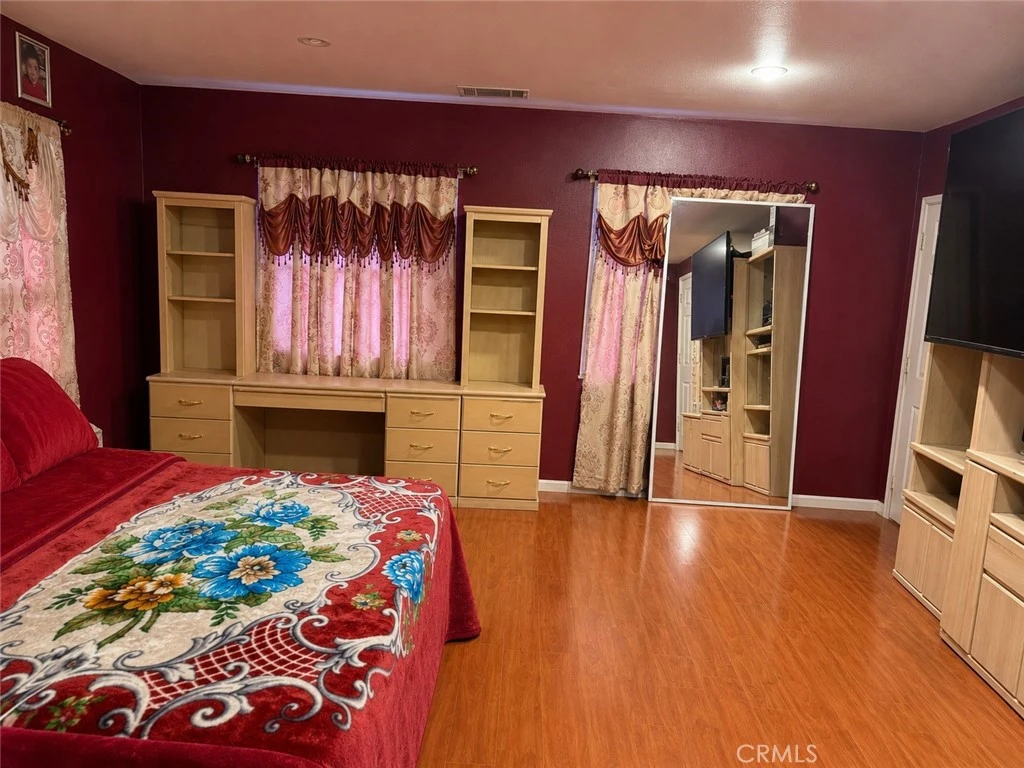 Interior 4