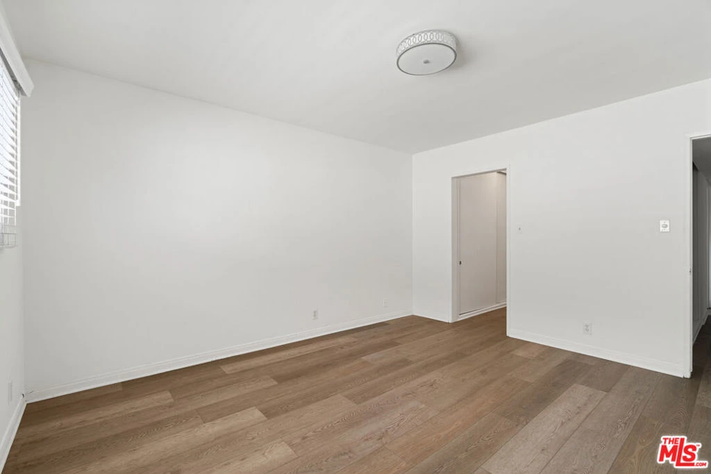 Interior 3