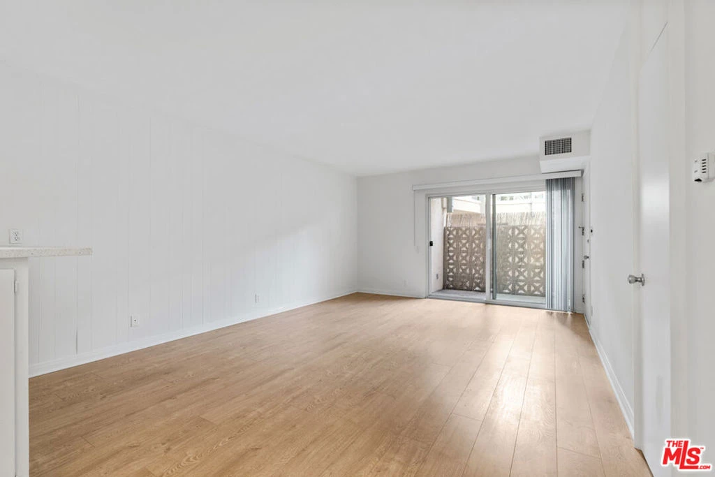 Interior 4