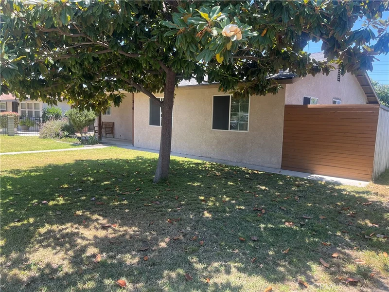 310 N Mountain View