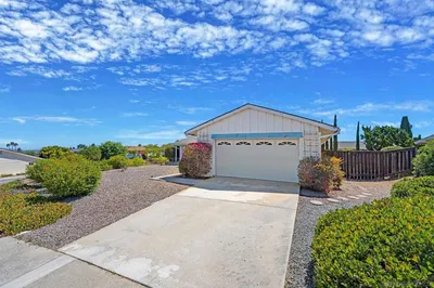 16371 Bernardo Oaks Dr photo 2