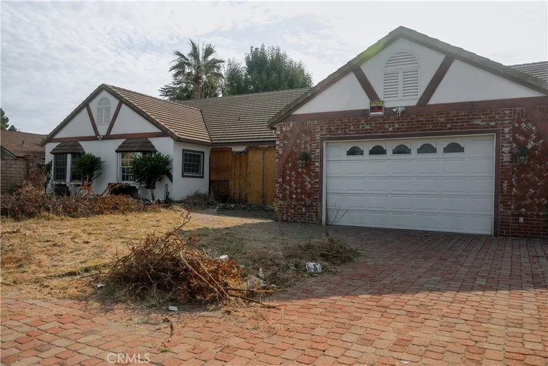 9136 Balcom Avenue photo 2