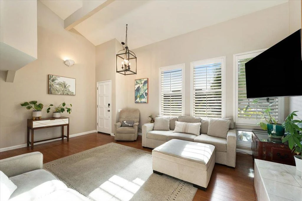Interior 4