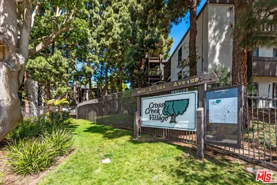 7742 Redlands Street D2040