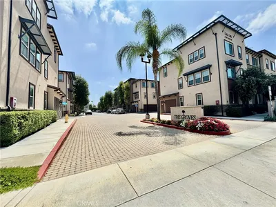 1391 Clementine Way photo 2