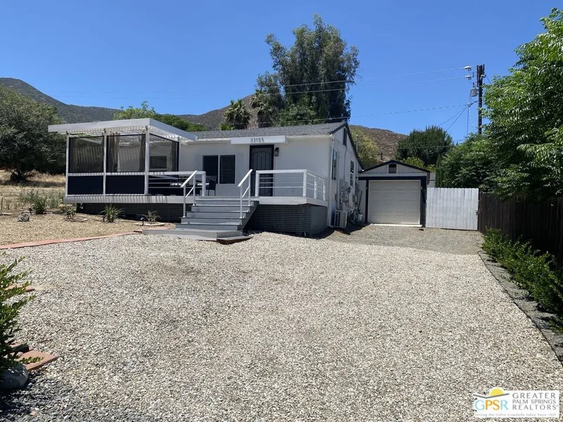 33155 Adelfa Street photo 2