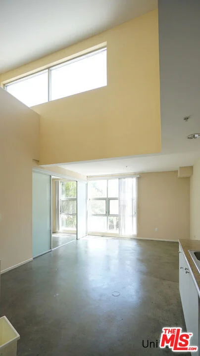 922 W 23Rd Street 209 photo 2