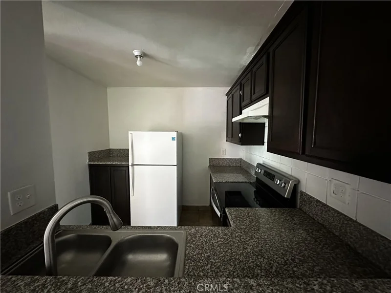 120 E Pine J photo 2