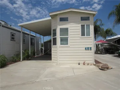 1295 S Cawston 462