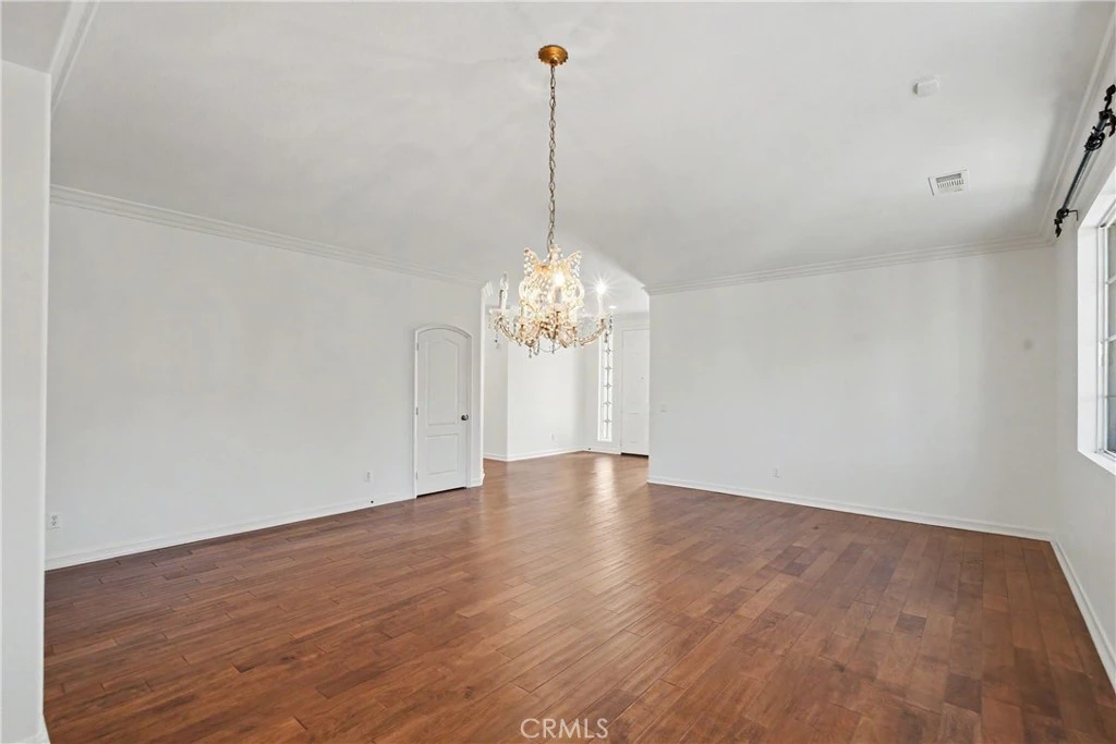 Interior 4