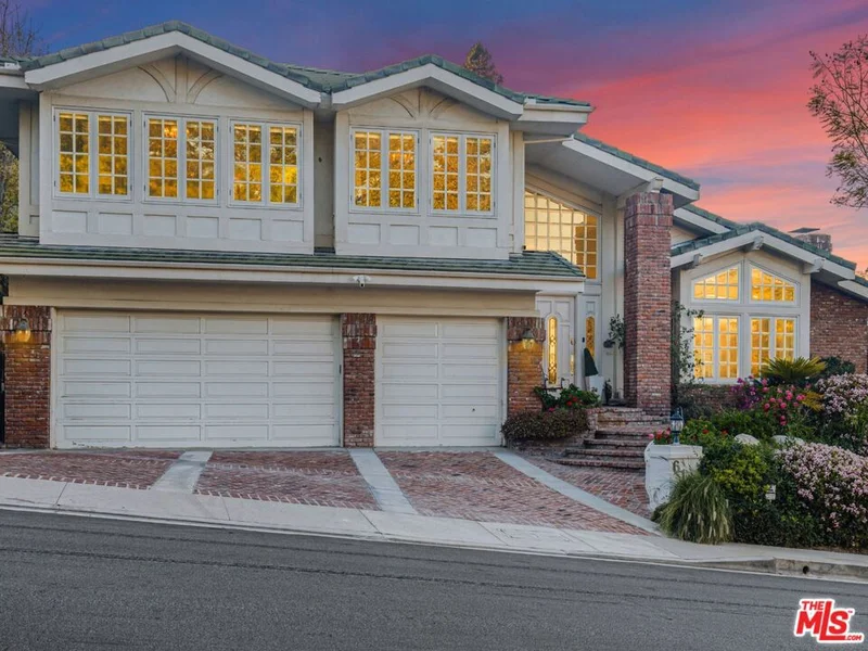 6111 County Oak Road