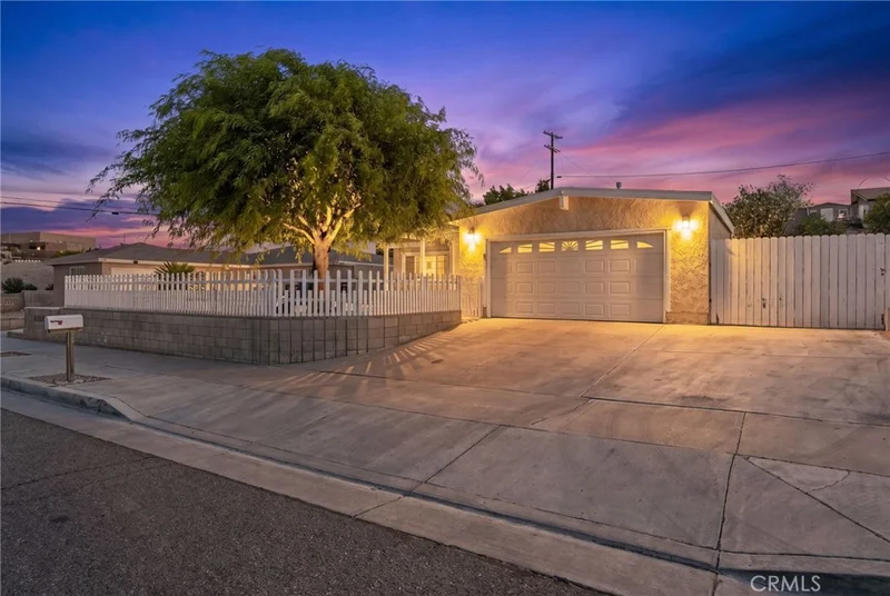 650 E Mountain View