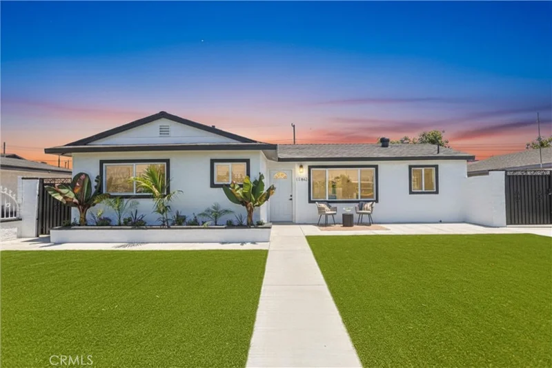 11842 Santa Rosalia, Stanton, CA 90680