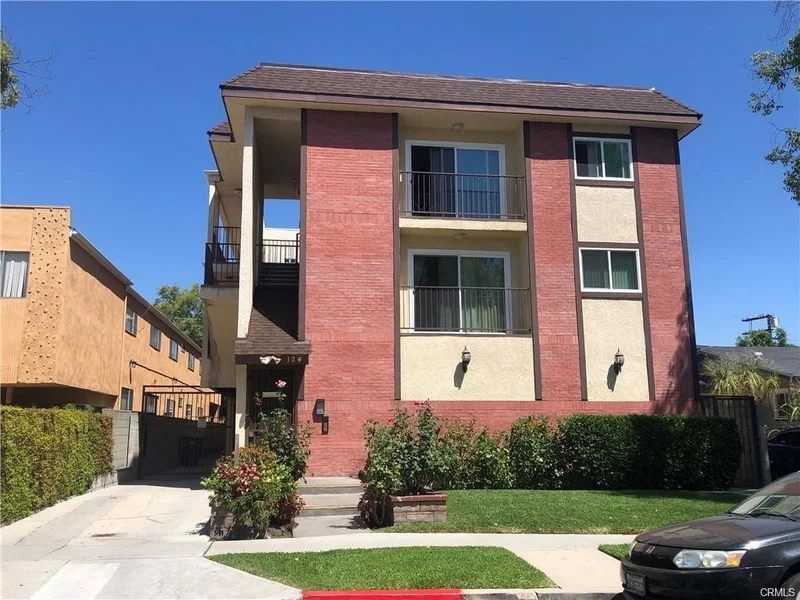 124 S Belmont Street 7