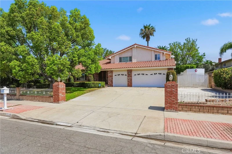 9268 Lemon Avenue photo 2