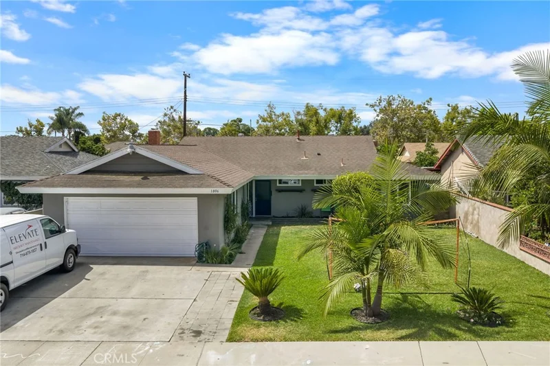 1806 W Camden