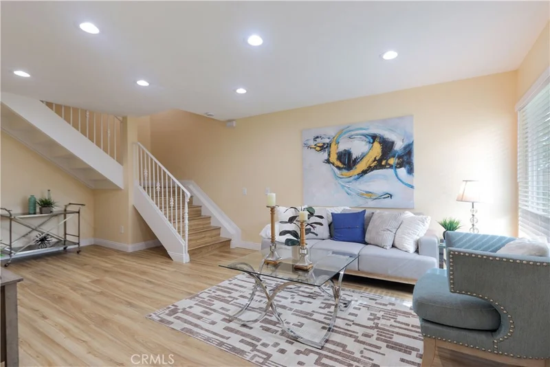 2713 W Northwood