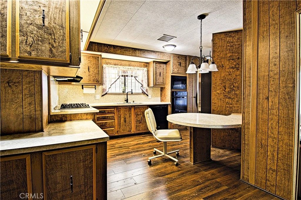 Interior 4