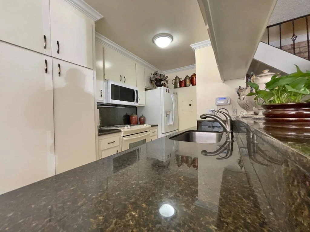 Interior 4