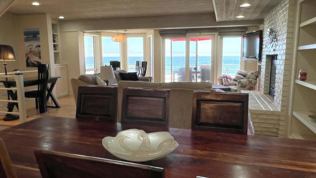 Interior 4