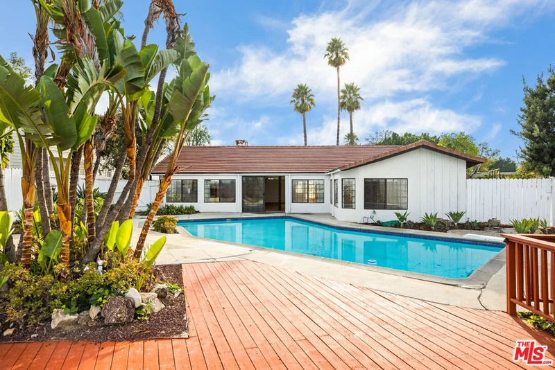 2254 Stradella Road, Los Angeles, CA 90077