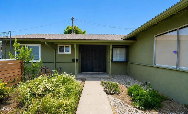 Photo 2 of 11433 Hallwood Drive