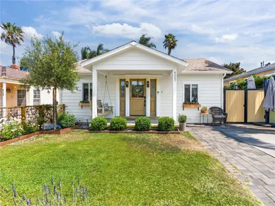 527 W Mariposa Avenue