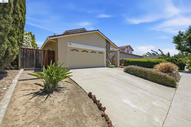 47108 Yucatan Dr photo 2