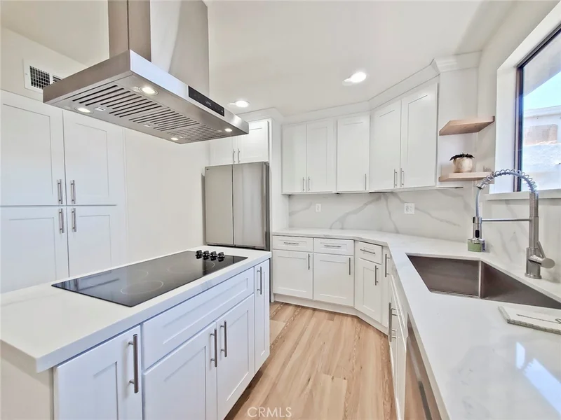 Photo 2 of 5345 White Oak Avenue G