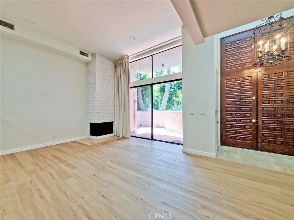 Interior 4