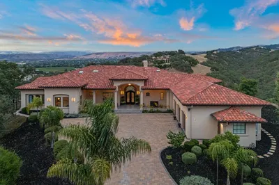 5 Winding Oaks Drive