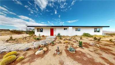 1271 Dakota photo 2