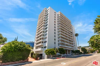 999 N Doheny Drive 211