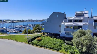 1 W Embarcadero 354