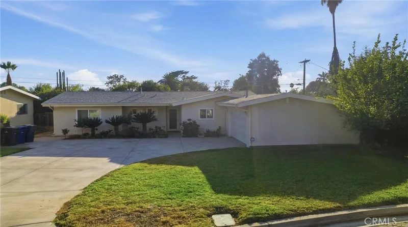 Photo 2 of 3979 Havenhurst
