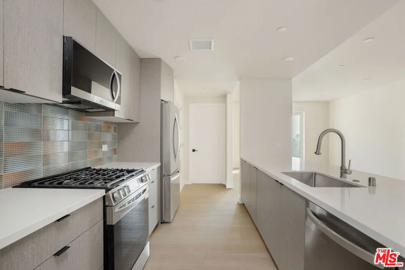 Photo 2 of 5320 Cartwright Avenue 308