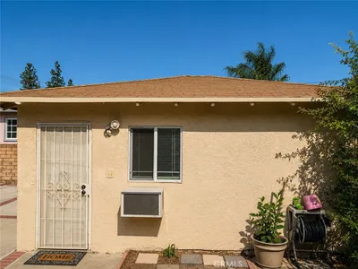10642 Nettleton #1/2