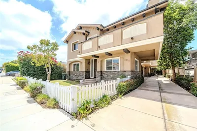2702 Gates Avenue A photo 2