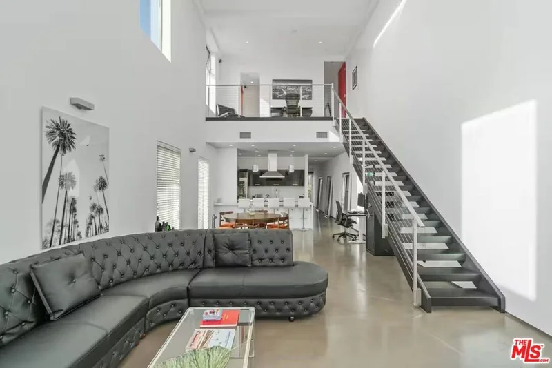 611 N Bronson Avenue 10, Los Angeles, CA 90004