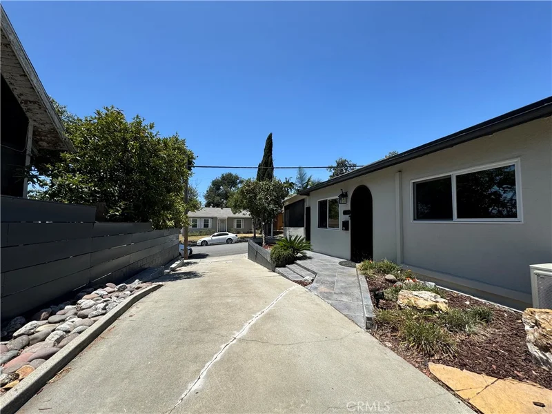 2022 Dawson Avenue, Signal Hill, CA 90755