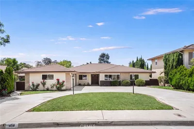 458 W Winnie Way