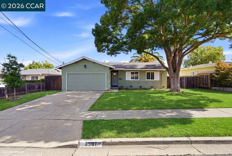 3537 Thunderbird Dr