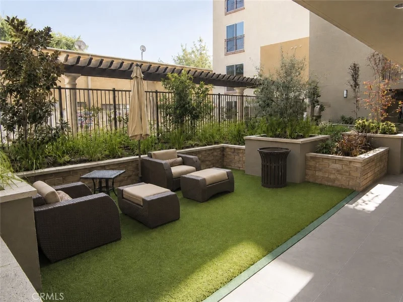 11925 Kling Street 2MAG photo 2