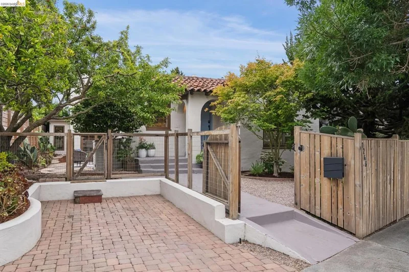 1246 Hopkins St, Berkeley, CA 94702