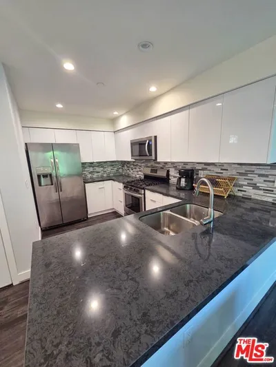 2651 S Hobart Blvd #9 photo 2